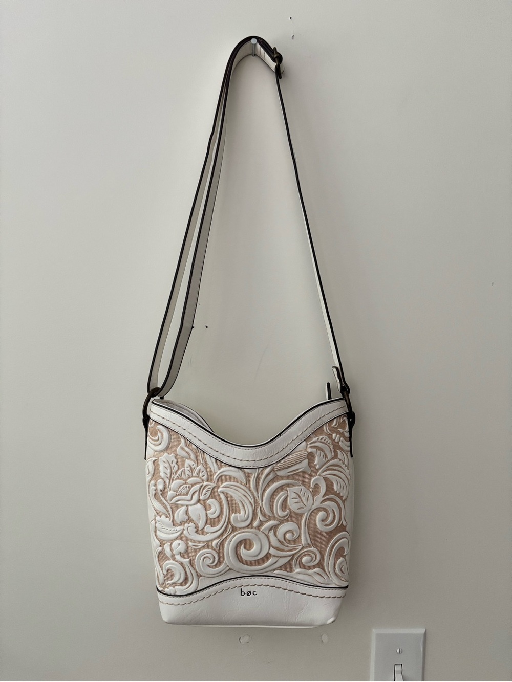 b.o.c. White and Cream Embossed Crossbody Purse